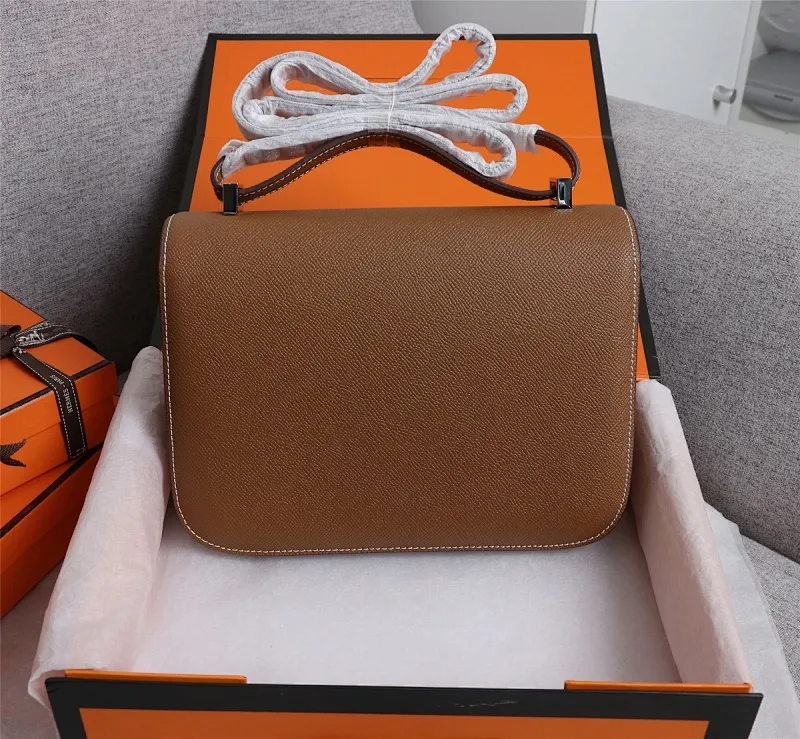 All categories Official website "Brand Women's Bags" Women's Bags 💙 Hermes 2022 Official New Hermès Women's Crossbody Bag Wholesale Genuine Epsom leather Pure steel silver-plated buckle Large size 58002500 Small size 58002300 High quality Size: Large size 22-6-17CM Small size 19-5-14.5CM