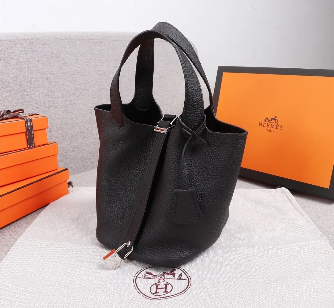 All Categories Official Website "Brand Women's Bags" Women's Bags 💙 Hermes 2022 official new Hermes women's hand-carrying cross-body dual-use bag wholesale Large size 58002300 Small size 58002150 High quality Size: Large size 22CM Small size 18CM
