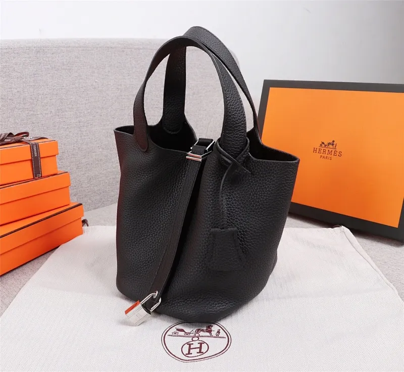 All Categories Official Website "Brand Women's Bags" Women's Bags 💙 Hermes 2022 official new Hermes women's hand-carrying cross-body dual-use bag wholesale Large size 58002300 Small size 58002150 High quality Size: Large size 22CM Small size 18CM