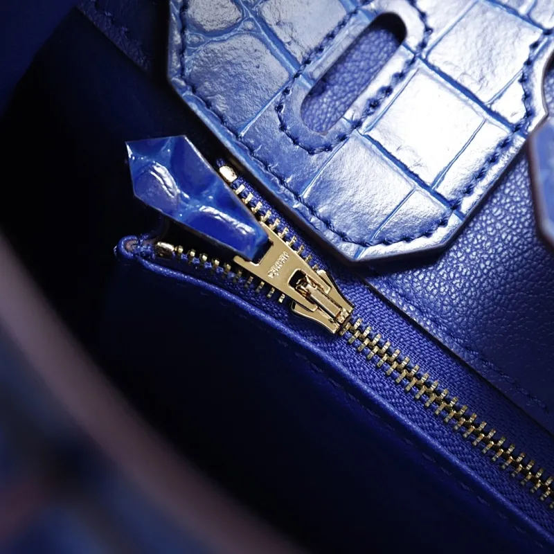 All categories Official website "Brand Women's Bags" Women's Bags 💙 Hermes 2022 official new Hermès handbag Smooth crocodile leather + pure steel hardware wholesale Small size 58003900 Large size 58004500 High quality Size: Small size 30CM Large size 35CM