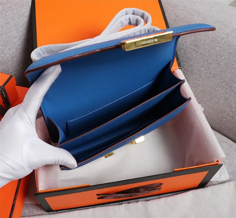 All categories Official website "Brand Women's Bags" Women's Bags 💙 Hermes 2022 Official New Hermès Women's Crossbody Bag Wholesale Genuine Epsom leather Pure steel silver-plated buckle Large size 58002500 Small size 58002300 High quality Size: Large size 22-6-17CM Small size 19-5-14.5CM