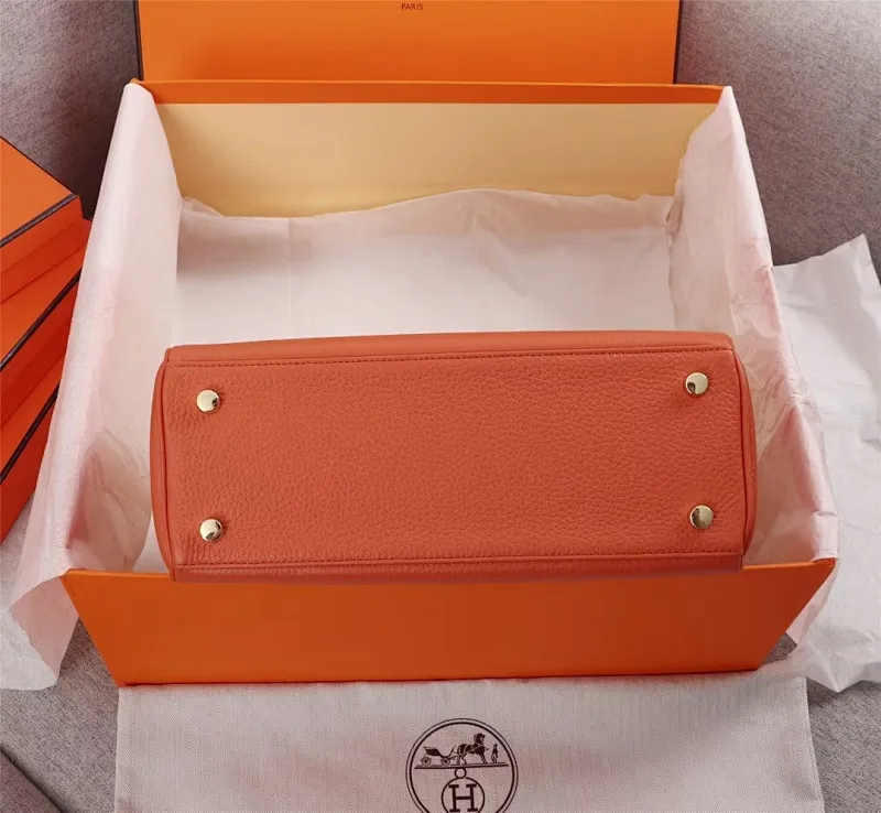 All Categories Official Website "Brand Women's Bags" Women's Bags 💙 Hermes Kelly Original Princess Bag (exclusive factory code) three sizes in stock. 25cm 58002700 28cm 58002900 32cm 58003200 Top configuration, original factory workmanship, original hardware, guaranteed to never fade, original calf leather outer