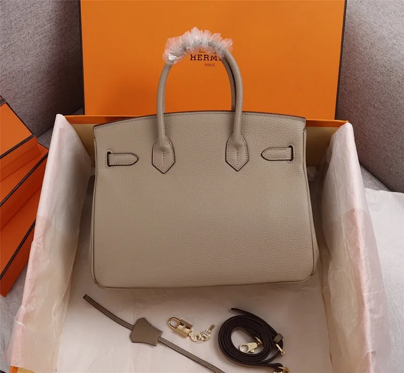 All categories Official website "Brand Women's Bags" Women's Bags 💙 Hermes 2022 Official New Hermès Platinum First Layer Lychee Pattern Handbag Original Calfskin Outside and Sheepskin Goat Pattern Wholesale Small Size 58002800 Medium Size 58003000 Large Size 58003200 High Quality Size: Small 25CM Medium 30C