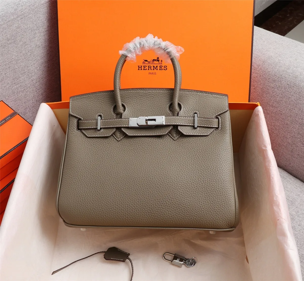 All Categories Official Website "Brand Women's Bags" Women's Bags 💙 Hermes 2022 Official New Hermès Handbags Lychee Pattern Imported First-Layer Calfskin Wholesale Small Size 58004000 Large Size 58004200 High Quality Size: Small 30CM Large 35CM