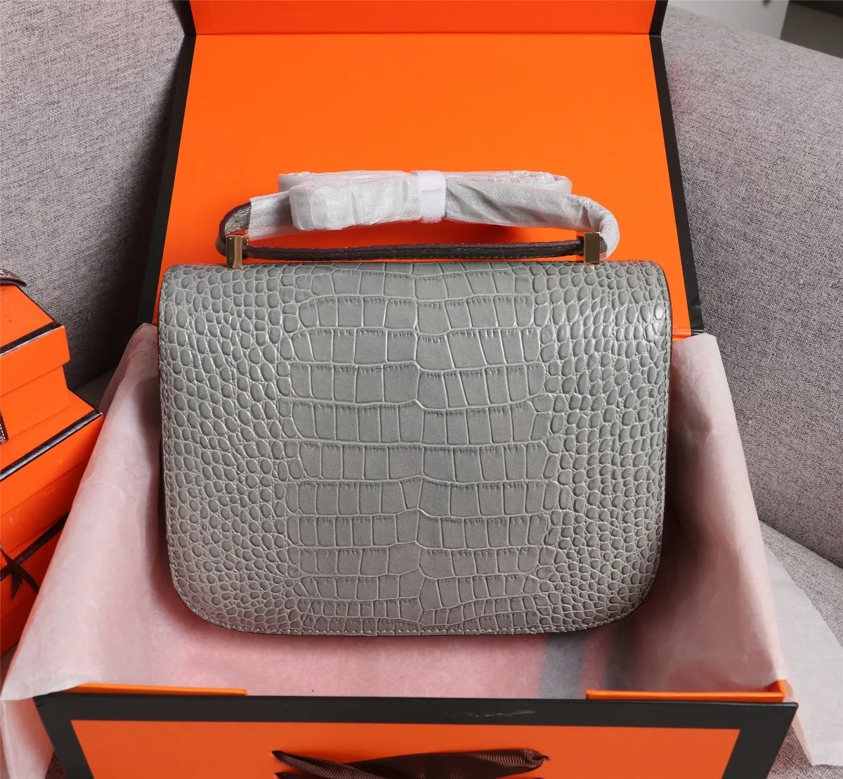 All Categories Official Website "Brand Women's Bags" Women's Bags 💙 Hermes Hermès Made in France - Constance stewardess bag ☣️Crocodile pattern pure steel plated hardware buckle Genuine leather source super good feel Accessories stainless steel laser logo perfect flip arc and three-dimensional sense High-end pure handmade customization 🔮Quality recommendation ‼ ️Size: 23-6-17