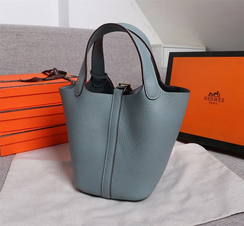 All Categories Official Website "Brand Women's Bags" Women's Bags 💙 Hermes Small Size 58002400 Large Size 58002600 We are all repeat customers. If you can only bring one bag when traveling, it must be the Hermès vegetable basket picotin... Reason: ️The bag shape is casual and elegant, and it can be easily matched with many clothes worn when traveling.
