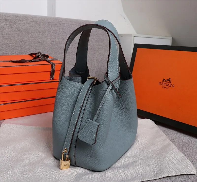 All Categories Official Website "Brand Women's Bags" Women's Bags 💙 Hermes Small Size 58002400 Large Size 58002600 We are all repeat customers. If you can only bring one bag when traveling, it must be the Hermès vegetable basket picotin... Reason: ️The bag shape is casual and elegant, and it can be easily matched with many clothes worn when traveling.