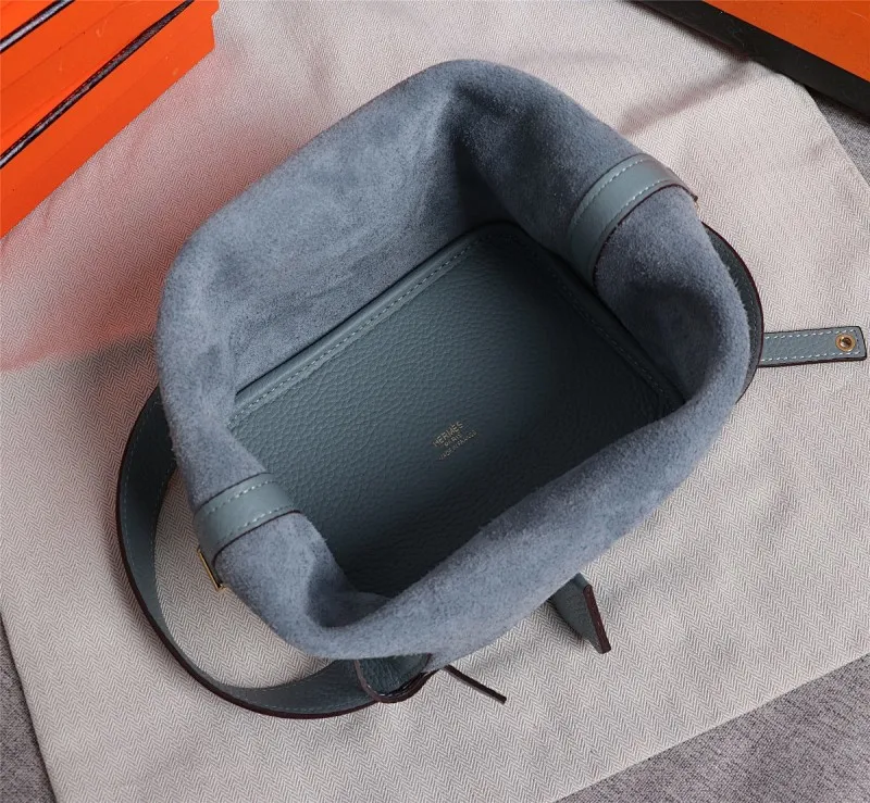 All Categories Official Website "Brand Women's Bags" Women's Bags 💙 Hermes 2022 Official New Hermès Vegetable Basket Women's Hand Crossbody Two-Purpose Bag Wholesale Large Size 58002300 Small Size 58002200 High Quality Size: Large Size 22CM Small Size 18CM
