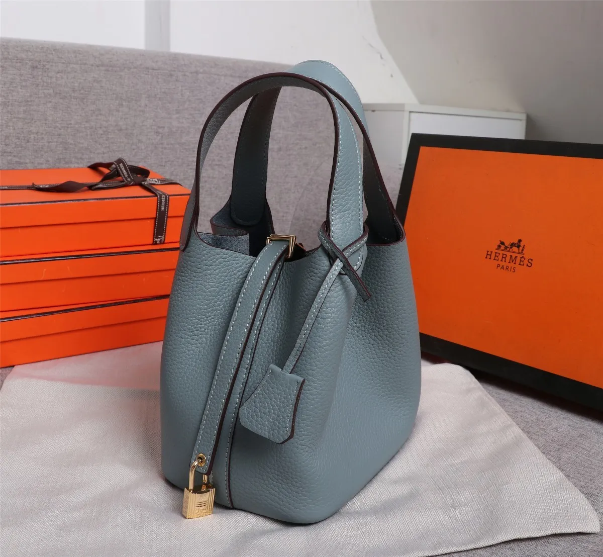 All Categories Official Website "Brand Women's Bags" Women's Bags 💙 Hermes 2022 Official New Hermès Vegetable Basket Women's Hand Crossbody Two-Purpose Bag Wholesale Large Size 58002300 Small Size 58002200 High Quality Size: Large Size 22CM Small Size 18CM