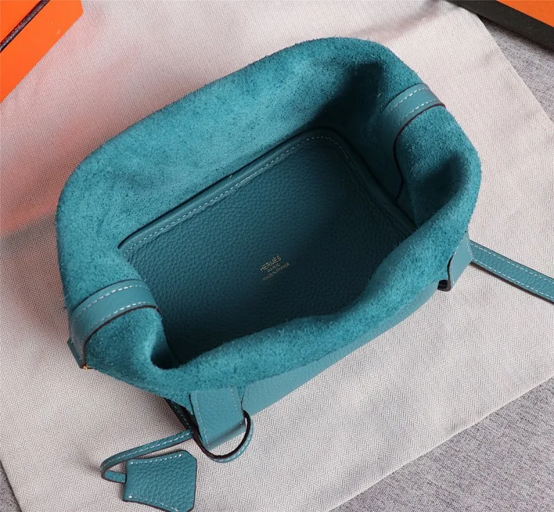All Categories Official Website "Brand Women's Bags" Women's Bags 💙 Hermes Small Size 58002400 Large Size 58002600 We are all repeat customers. If you can only bring one bag when traveling, it must be the Hermès vegetable basket picotin... Reason: ️The bag shape is casual and elegant, and it can be easily matched with many clothes worn when traveling.