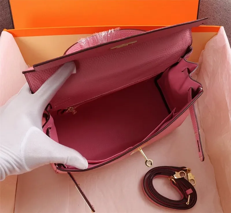 All Categories Official Website "Brand Women's Bags" Women's Bags 💙 Hermes 2022 Official New Hermes Kelly Original Princess Bag Original Calfskin Outside Sheepskin Goat Pattern Wholesale Small Size 58002700 Medium Size 58002900 Large Size 58003200 High Quality Size: Small 25CM Medium 28CM