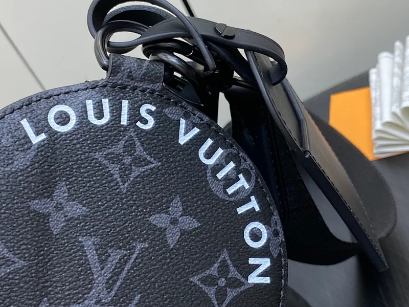 All categories 💚 Top version men’s bags 💚 LV 2023 new LV cylindrical crossbody bag