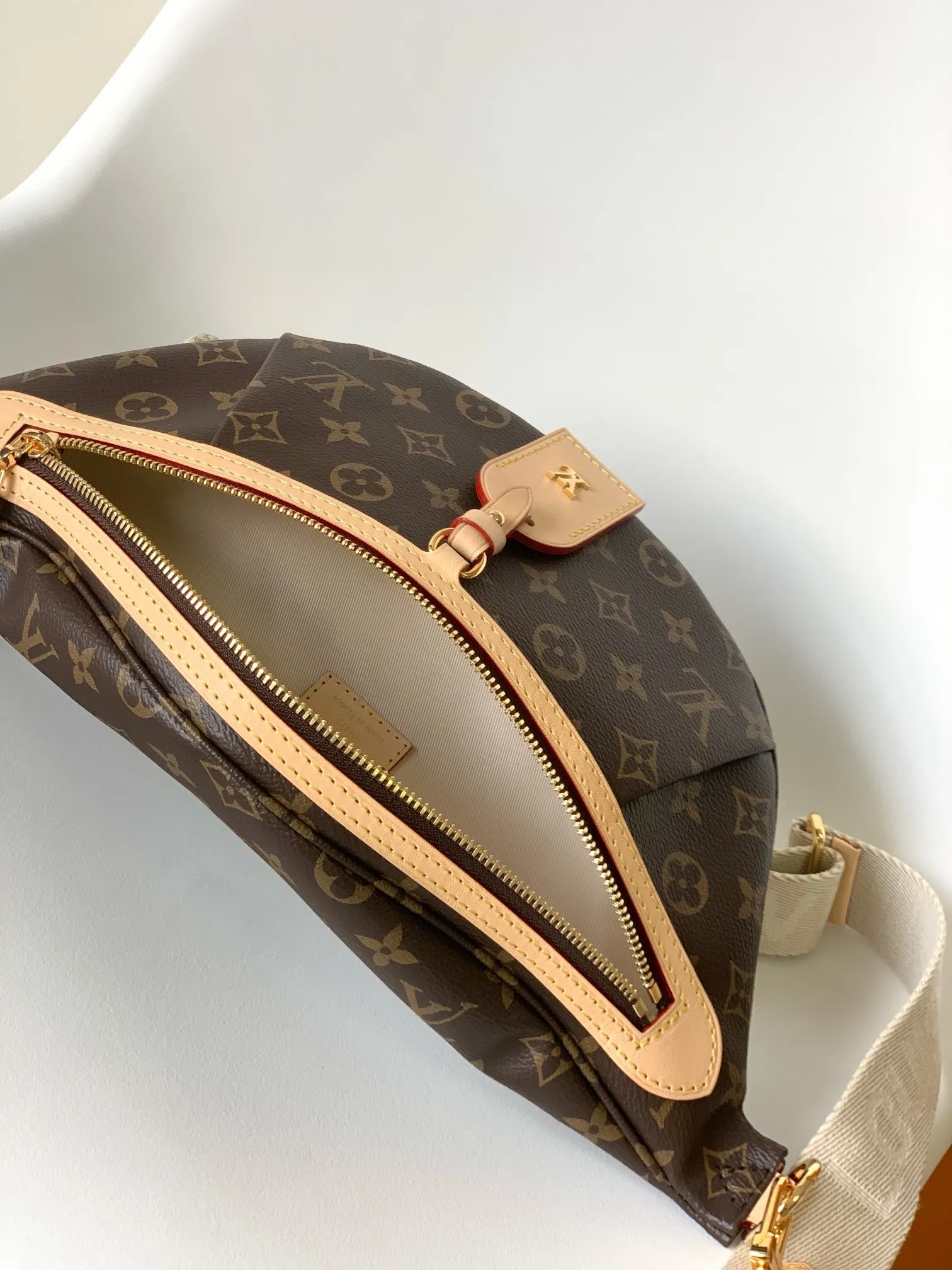 All categories 💚 Top version men’s bags 💚 LV 2024 new LV waist bag