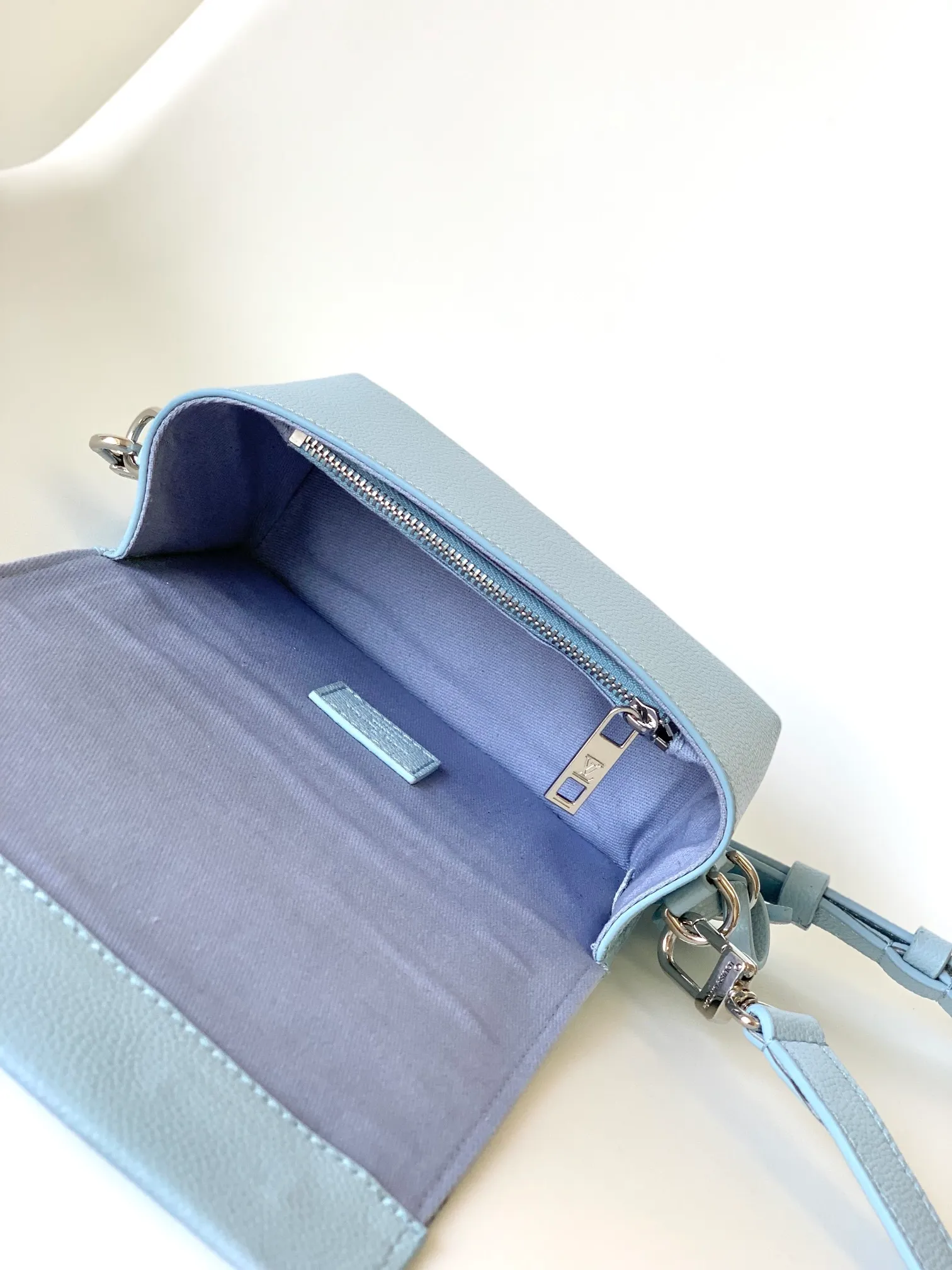 All categories 💚 Top version men’s bags 💚 LV 2025 new LV crossbody bag