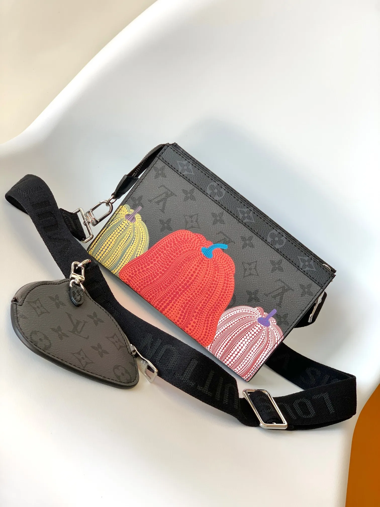 All categories 💚 Top version men’s bags 💚 LV 2025 new LV crossbody bag