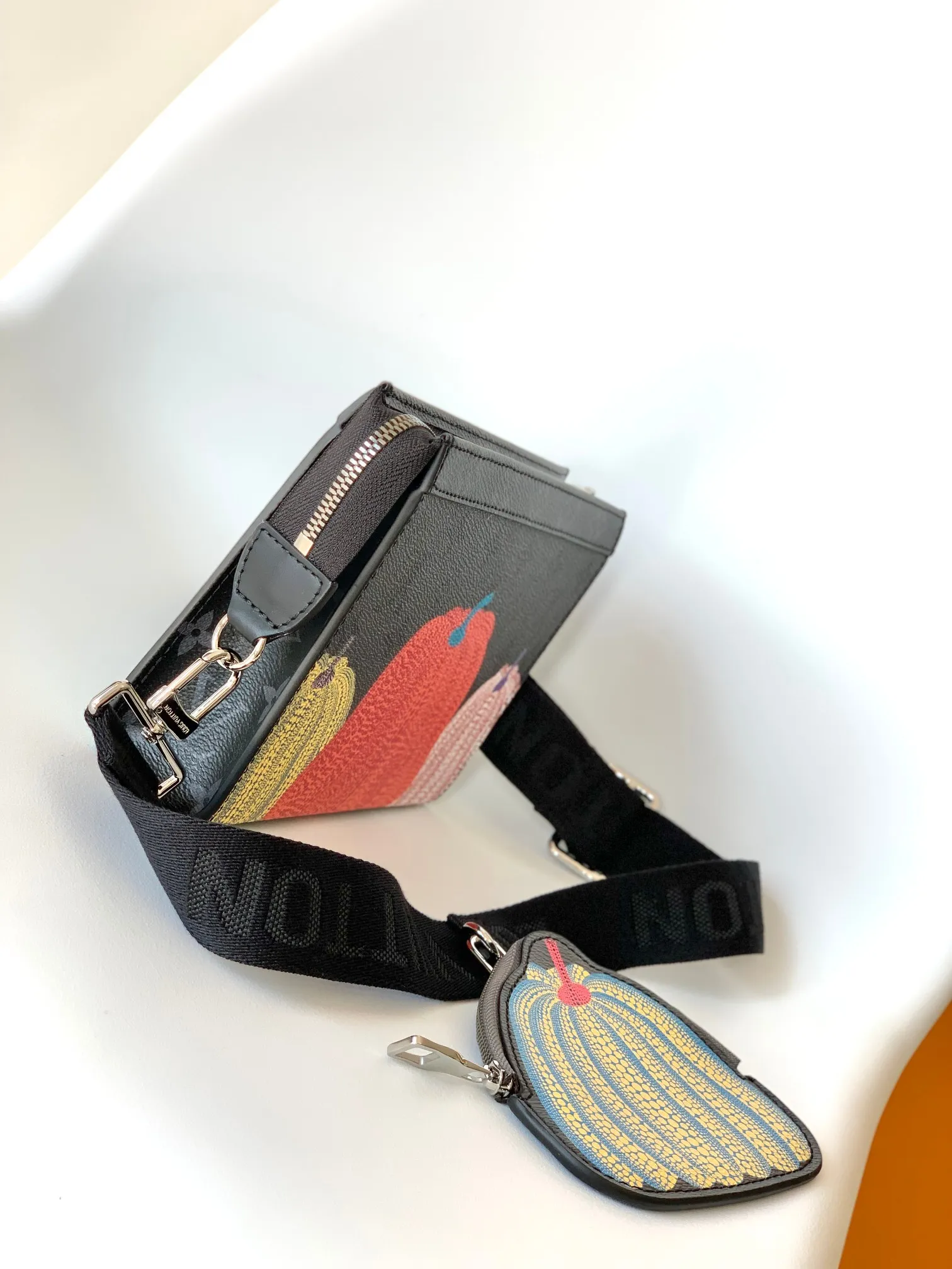 All categories 💚 Top version men’s bags 💚 LV 2025 new LV crossbody bag