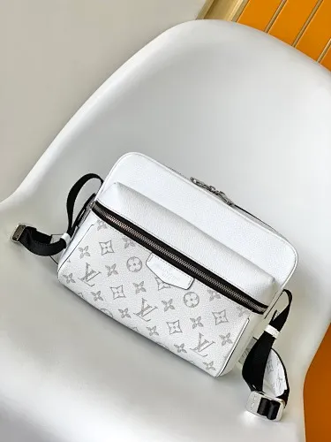 All categories 💚 Top version men’s bags 💚 LV 2024 new LV crossbody bag