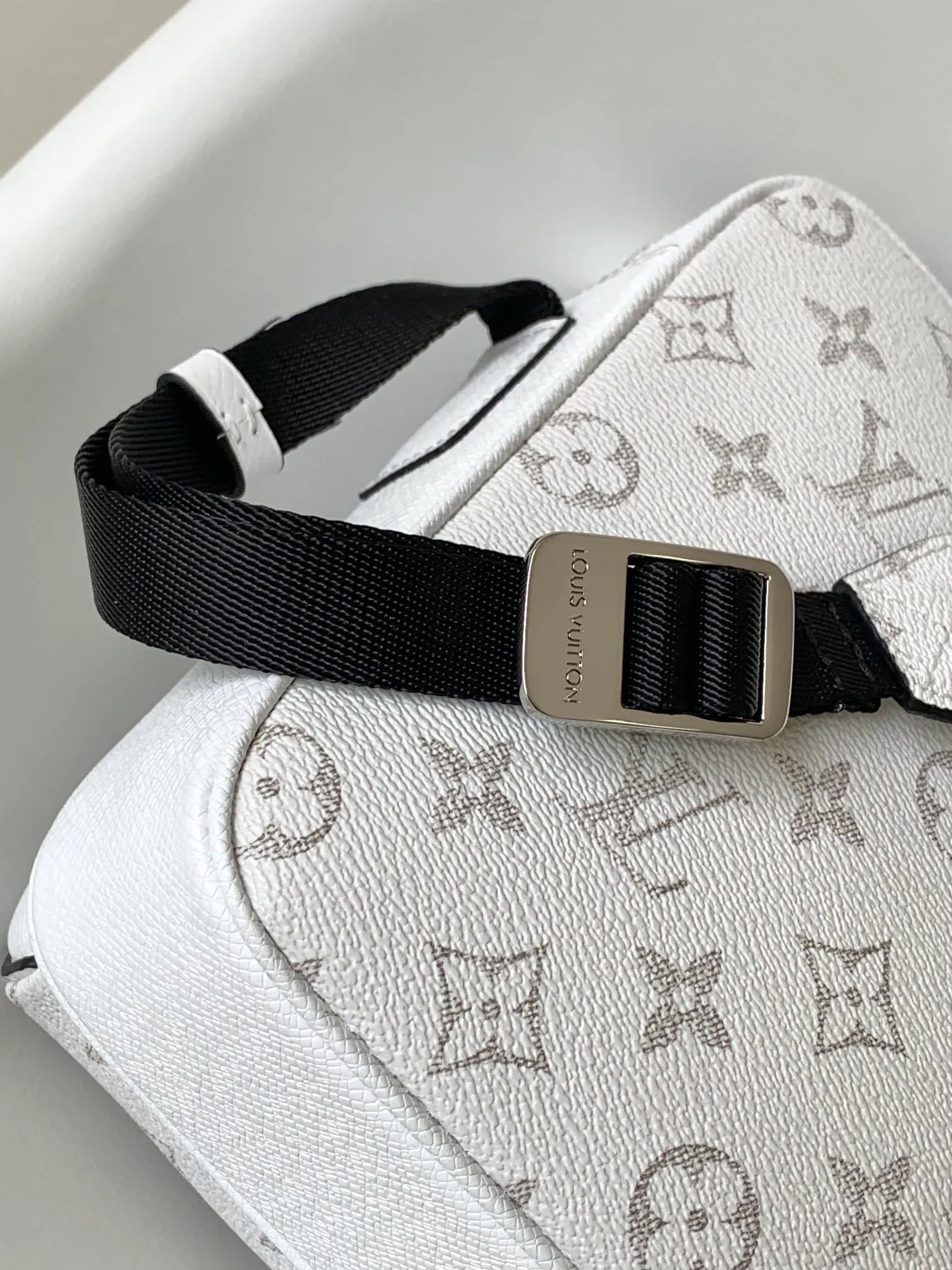 All categories 💚 Top version men’s bags 💚 LV 2024 new LV crossbody bag