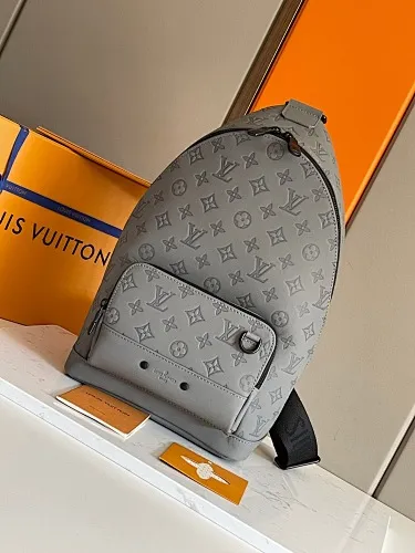All categories 💚 Top version men’s bags 💚 LV 2024 new LV chest bag
