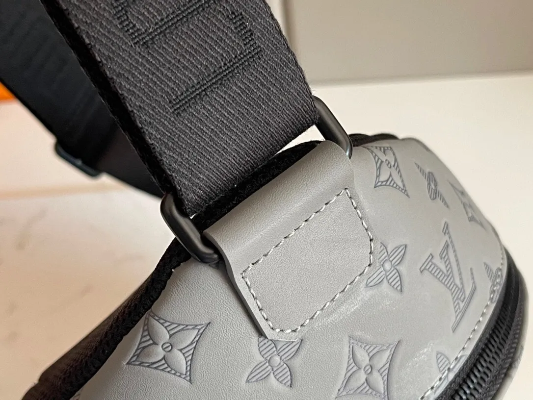All categories 💚 Top version men’s bags 💚 LV 2024 new LV chest bag