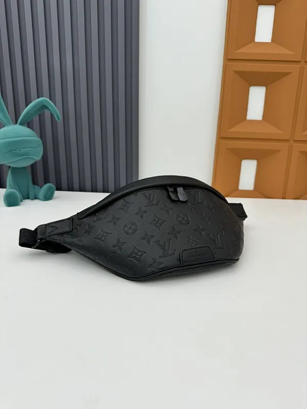 All categories 💚 Top version men’s bags 💚 LV 2024 new LV chest bag