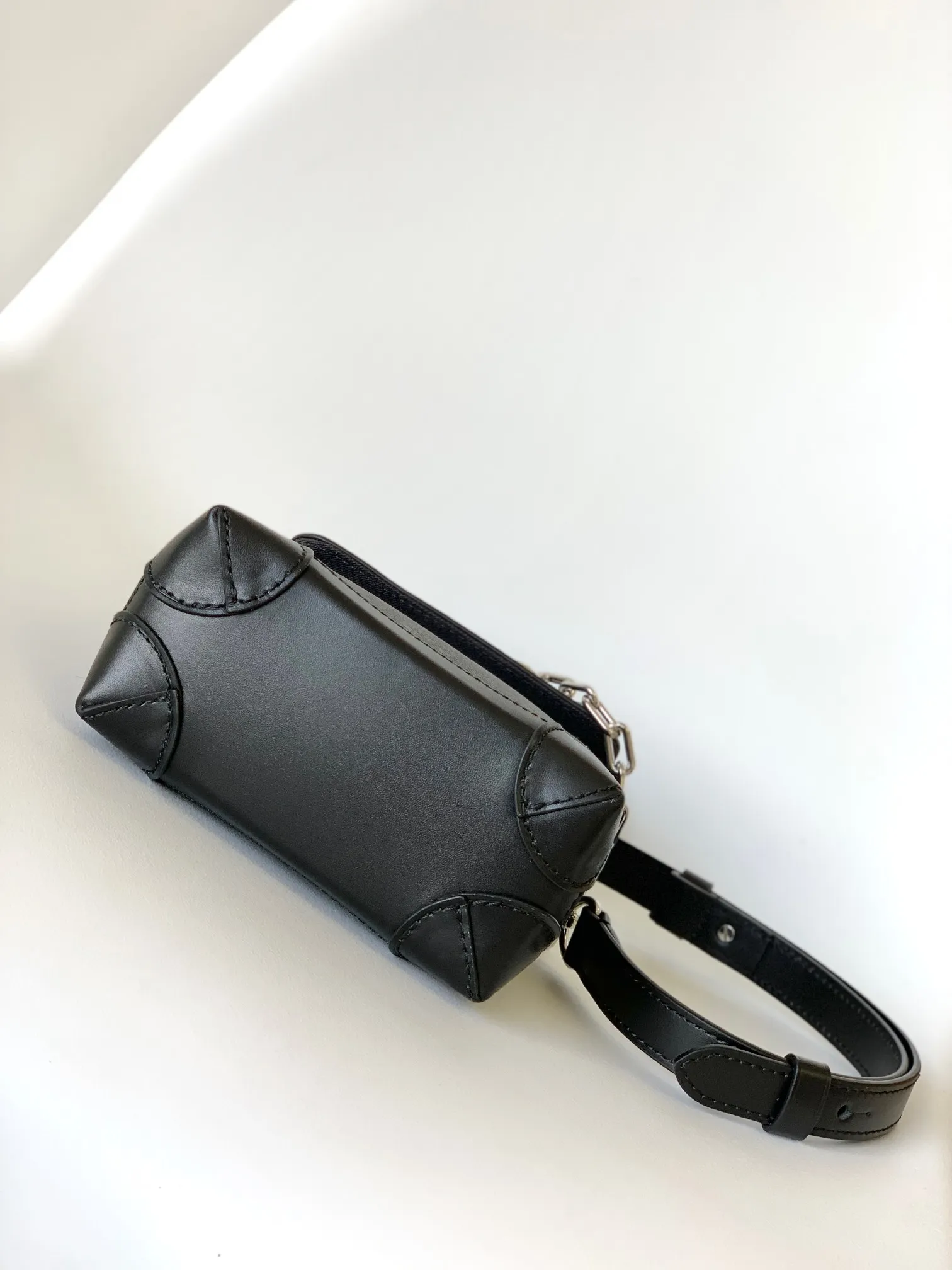 All categories 💚 Top version men’s bags 💚 LV 2025 new LV crossbody bag