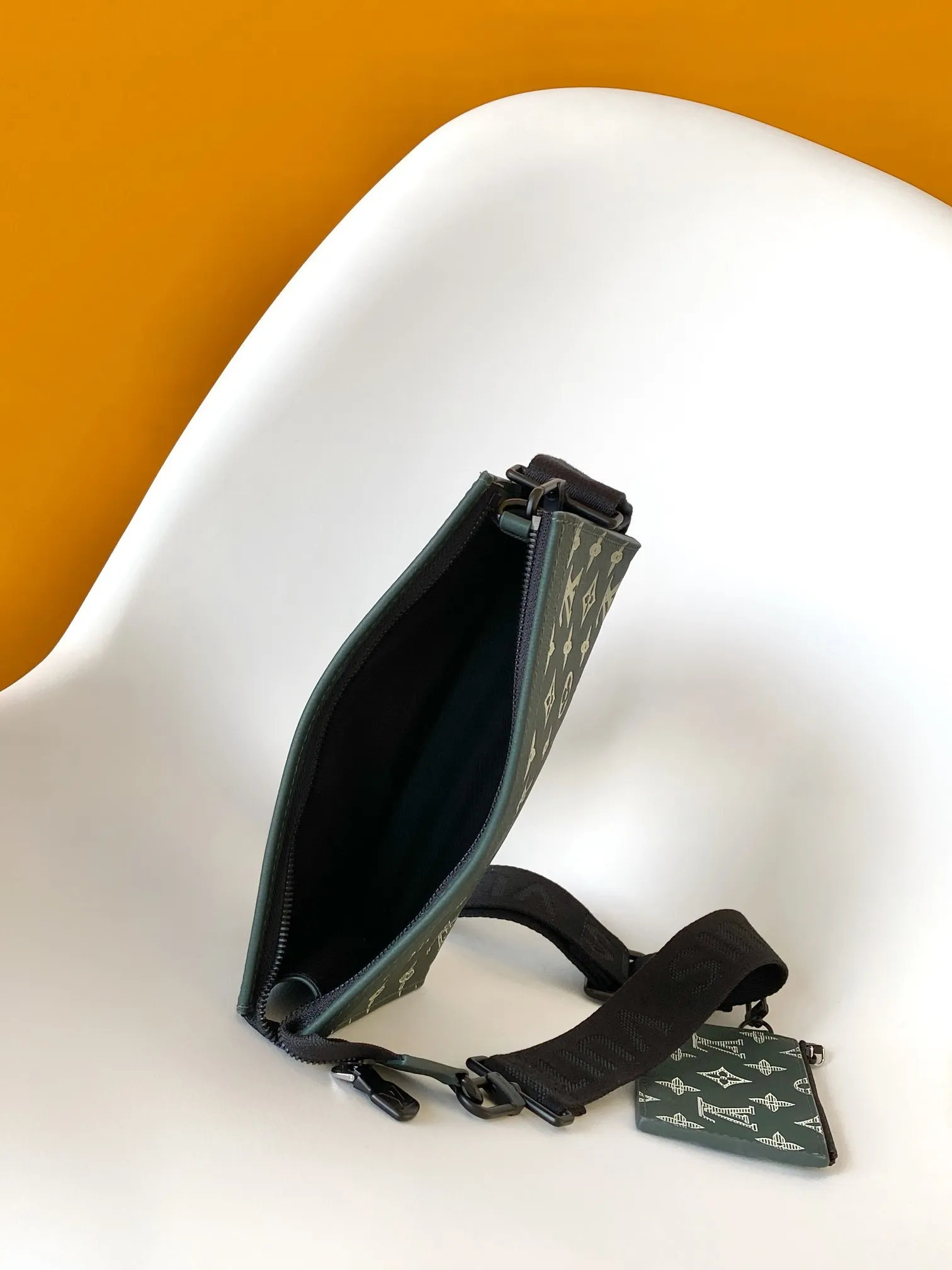 All categories 💚 Top version men’s bags 💚 LV 2025 new LV crossbody bag