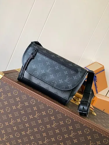 All categories 💚 Top version men’s bags 💚 LV 2024 new LV crossbody bag