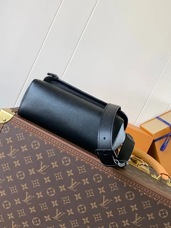 All categories 💚 Top version men’s bags 💚 LV 2024 new LV crossbody bag