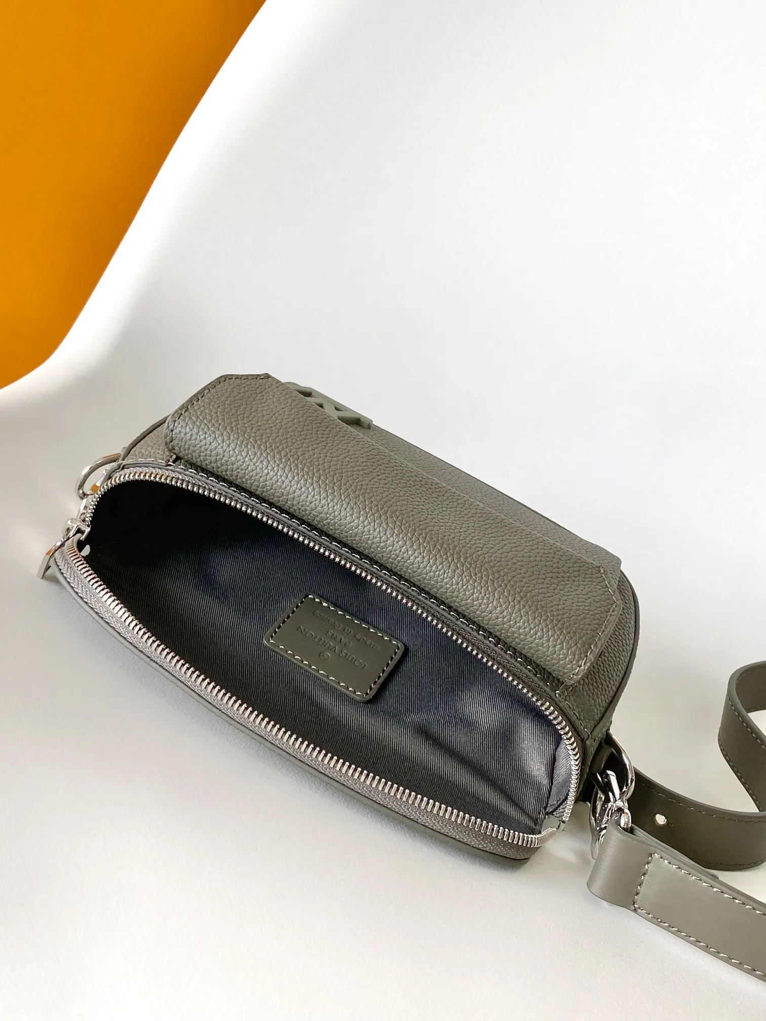 All categories 💚 Top version men’s bags 💚 LV 2025 new LV crossbody bag