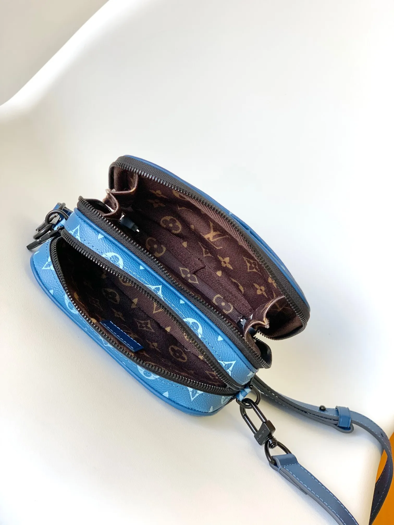 All categories 💚 Top version men’s bags 💚 LV 2023 new LV crossbody bag