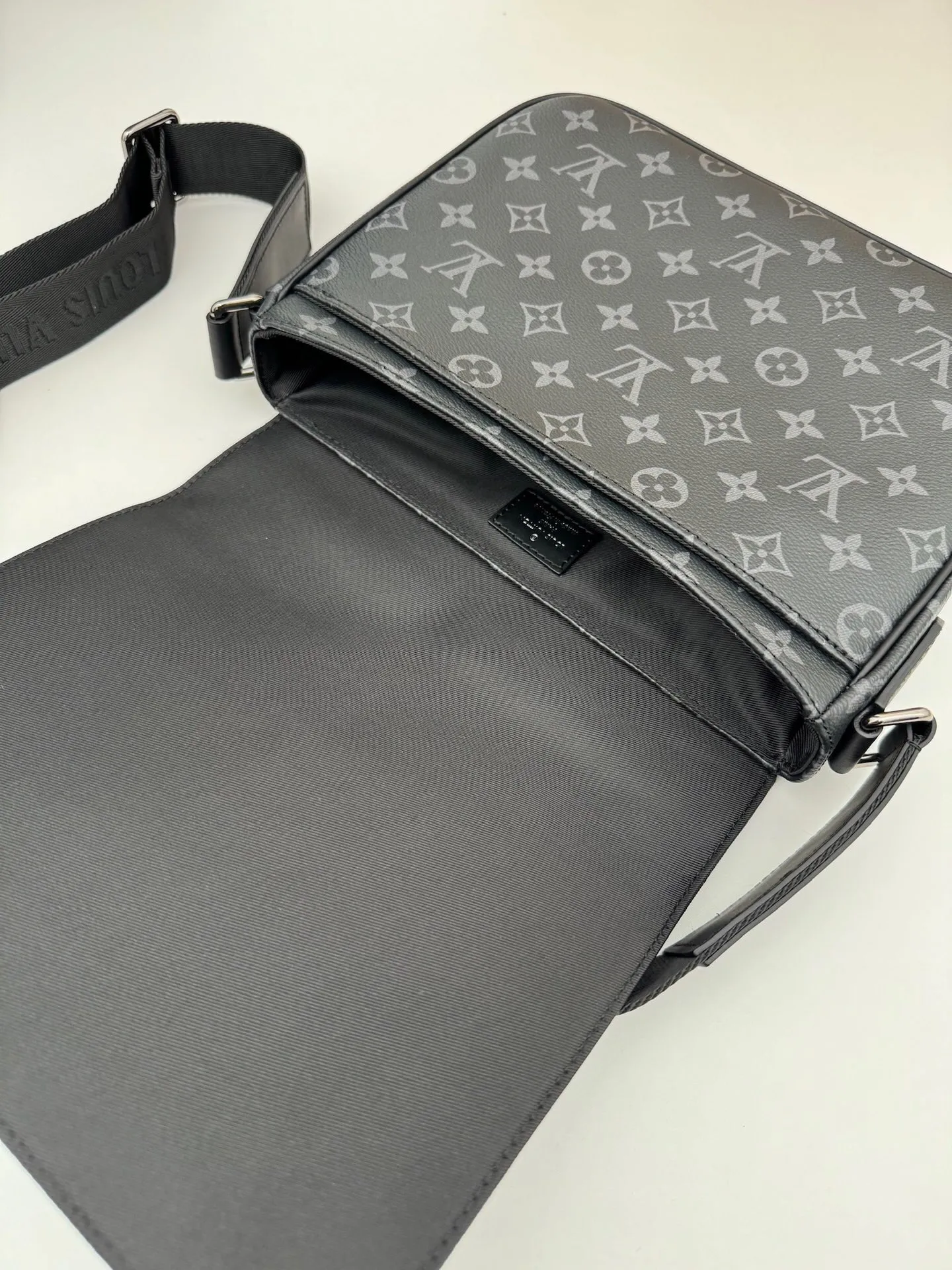 All categories 💚 Top version men’s bags 💚 LV 2024 official website new LV crossbody bag
