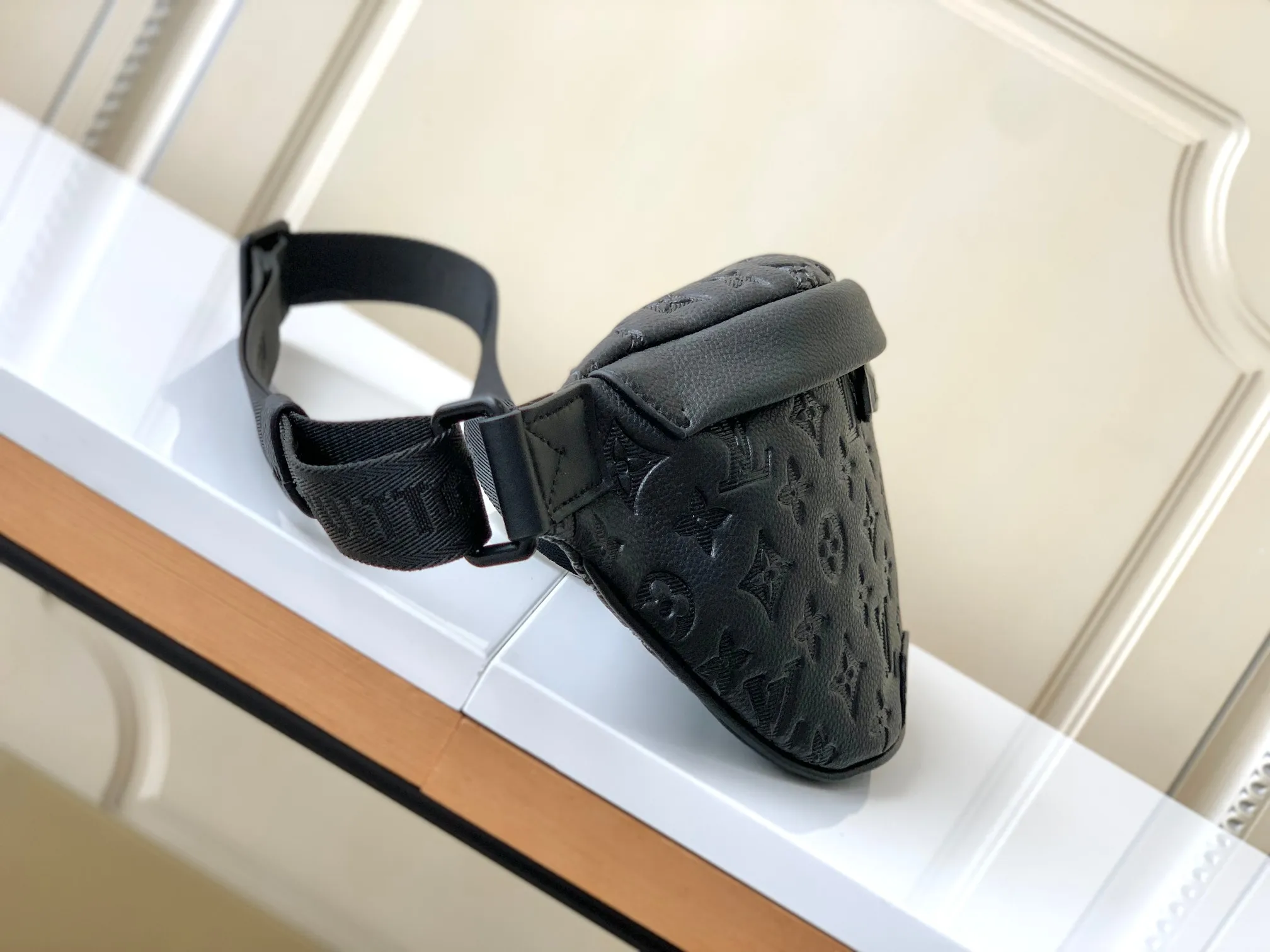 All categories 💚 Top version men’s bags 💚 LV 2024 new LV chest bag