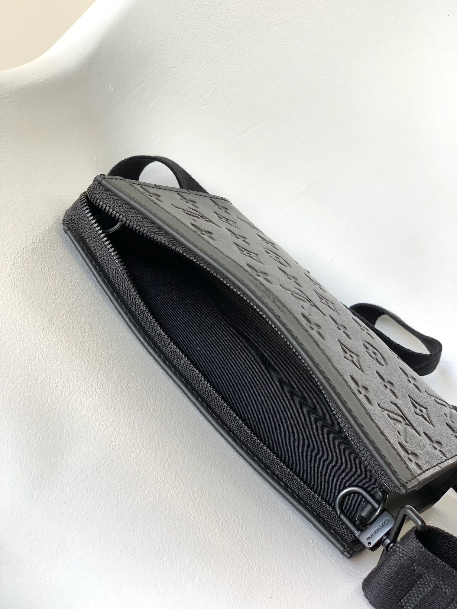 All categories 💚 Top version men’s bags 💚 LV 2024 new LV crossbody bag