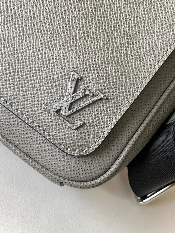 All categories 💚 Top version men’s bags 💚 LV 2025 official website new LV crossbody bag