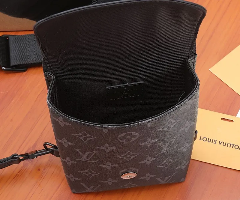 All categories 💚 Top version men’s bags 💚 LV 2023 new LV chest bag