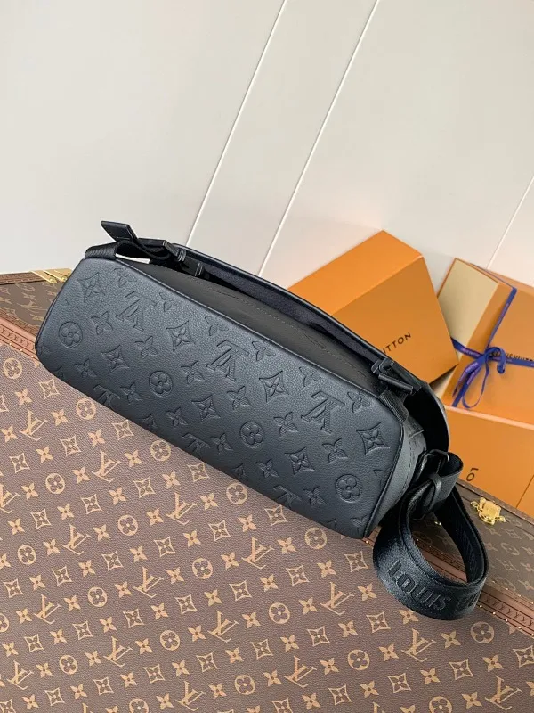 All categories 💚 Top version men’s bags 💚 LV 2025 official website new LV crossbody bag