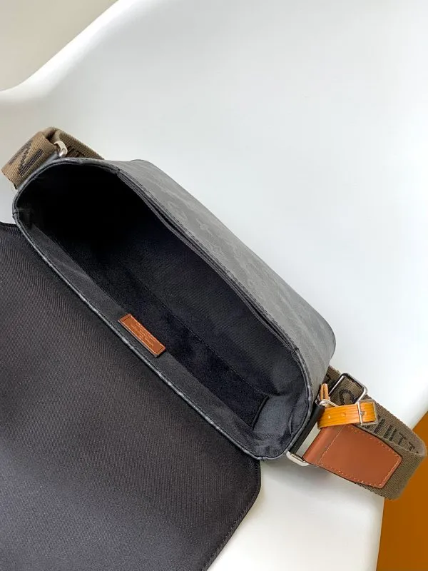 All categories 💚 Top version men’s bags 💚 LV 2025 new LV crossbody bag