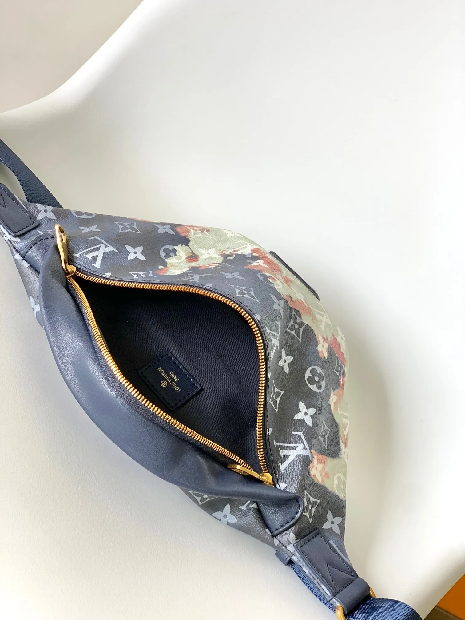 All categories 💚 Top version men’s bags 💚 LV 2025 official website new LV chest bag