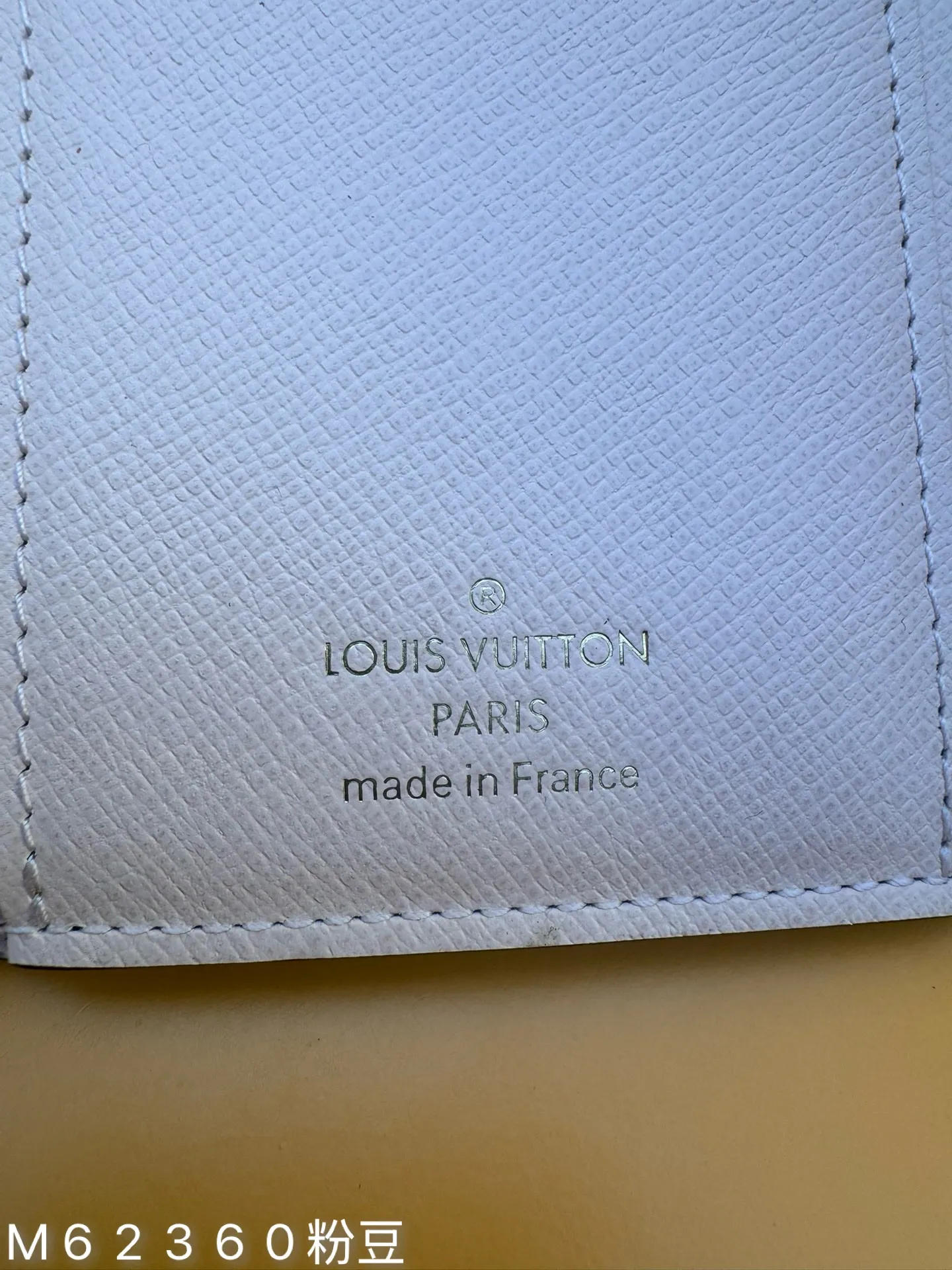 M62360 Pink Bean "Special Duty Free" ♻️ [Official special edition·First-class material·All-steel hardware·French chips·Full set of packaging] This Victorine wallet is made of Monogram canvas and includes functional elements in a soft and graceful style. It has a card compartment and pockets for storing banknotes and coins. 12x9.5x2.5cm 💰500