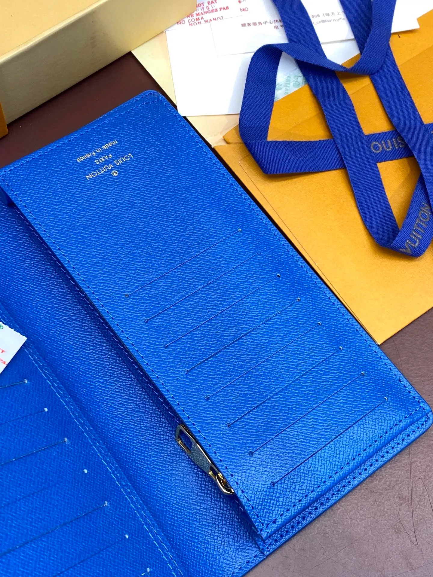 M61697 Skateboard 🛹 Bright blue! Crafted from the new signature Monogram Eclipse canvas, this tough wallet is small enough to fit into a jacket's breast pocket while easily holding coins, credit cards and receipts. Size: 19X10cm. 💰420