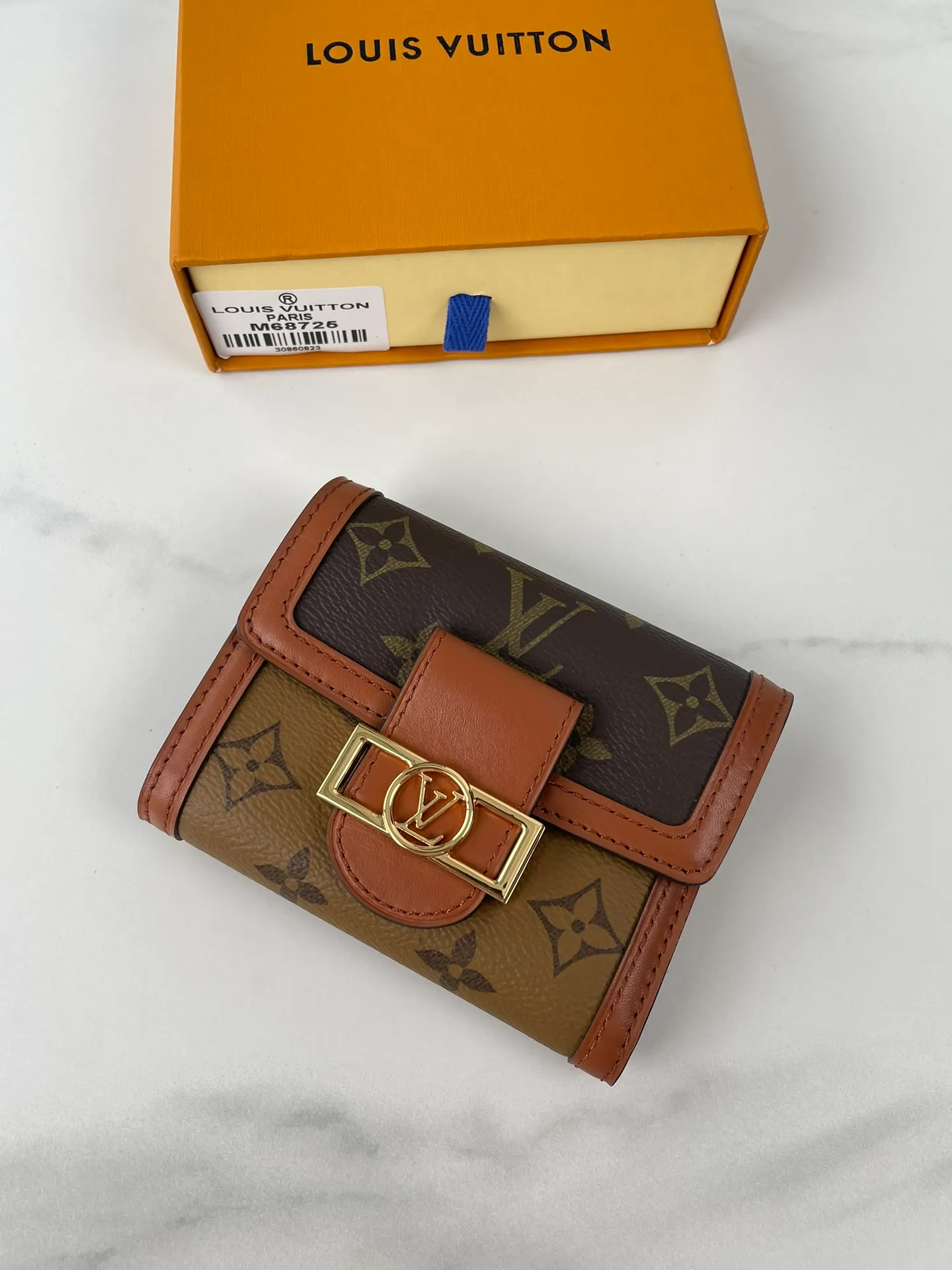 P540🇫🇷Exclusive real shot of overseas original single M68725! The Dauphine short wallet references the design of the classic Dauphine handbag, made of Monogram canvas and Monogram Reverse canvas, with elegant calfskin trim, embellishment with the iconic elements of the Dauphine series. Size: 12×9.5×3.5cm