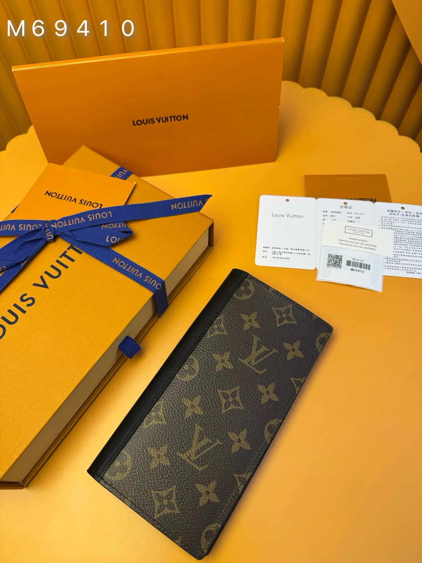 M69410 "Special Duty Free" ♻️[Official special edition·First-class material·All-steel hardware·Anti-counterfeiting chip·Complete packaging] This Brazza wallet is reconstructed with a slender design made of Monogram Macassar coated canvas and fine smooth cow leather. In addition to being stored in the jacket pocket, it includes card slots, coin pockets and compartments for banknotes and receipts. 10x19x2cm 💰660