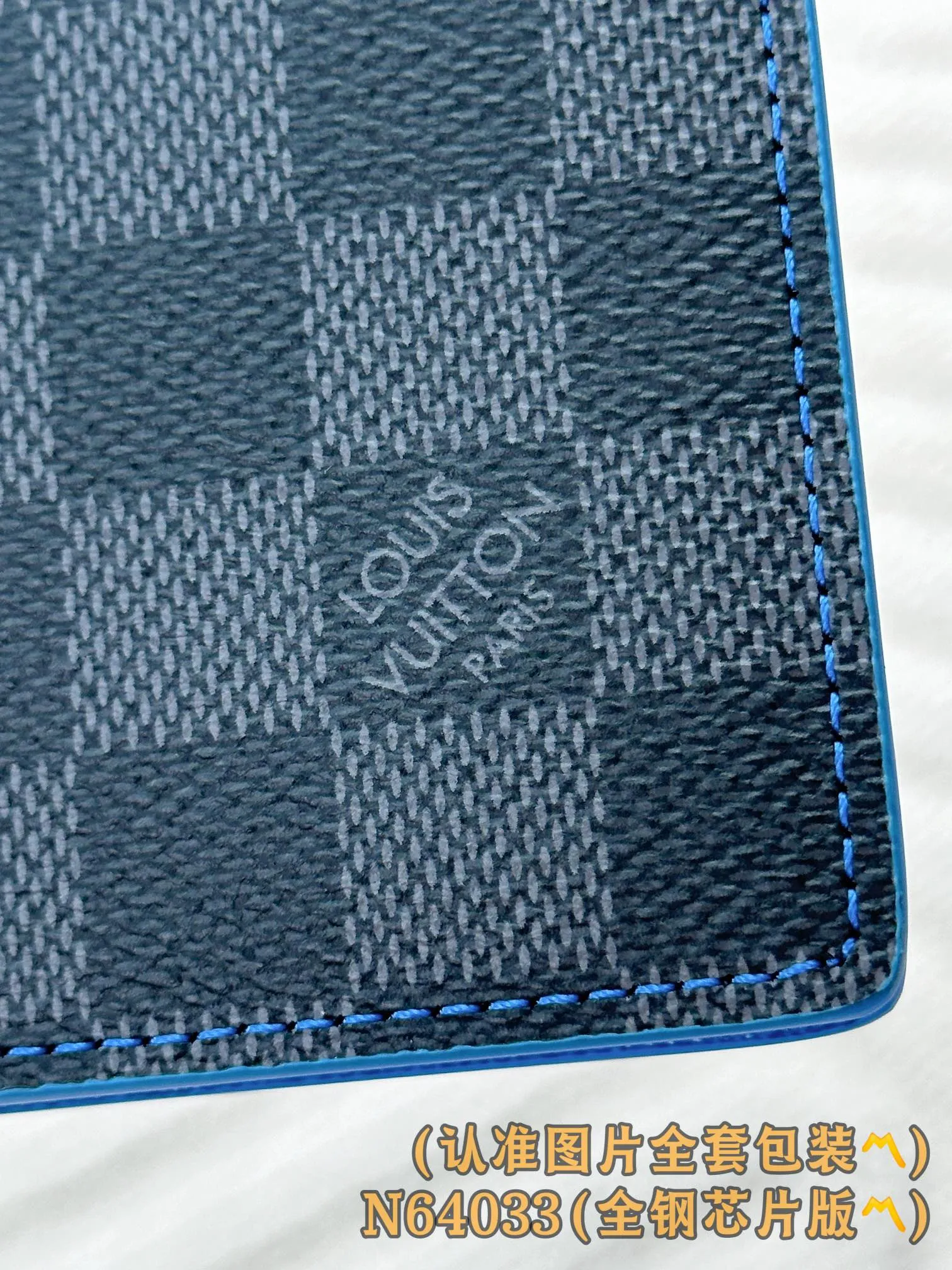 N64033 blue (〽️Grade A all-steel〽️) personalized customized version! Changing code core version! MULTIPLE Short Clip Multiple wallet is made of Monogram canvas and Taïga leather to create a layered color effect and outline simple lines. It contains multiple compartments and card slots, which can store bank cards, bills and banknotes, and can be easily placed in most pockets. Size: 12/9cm. 💰440