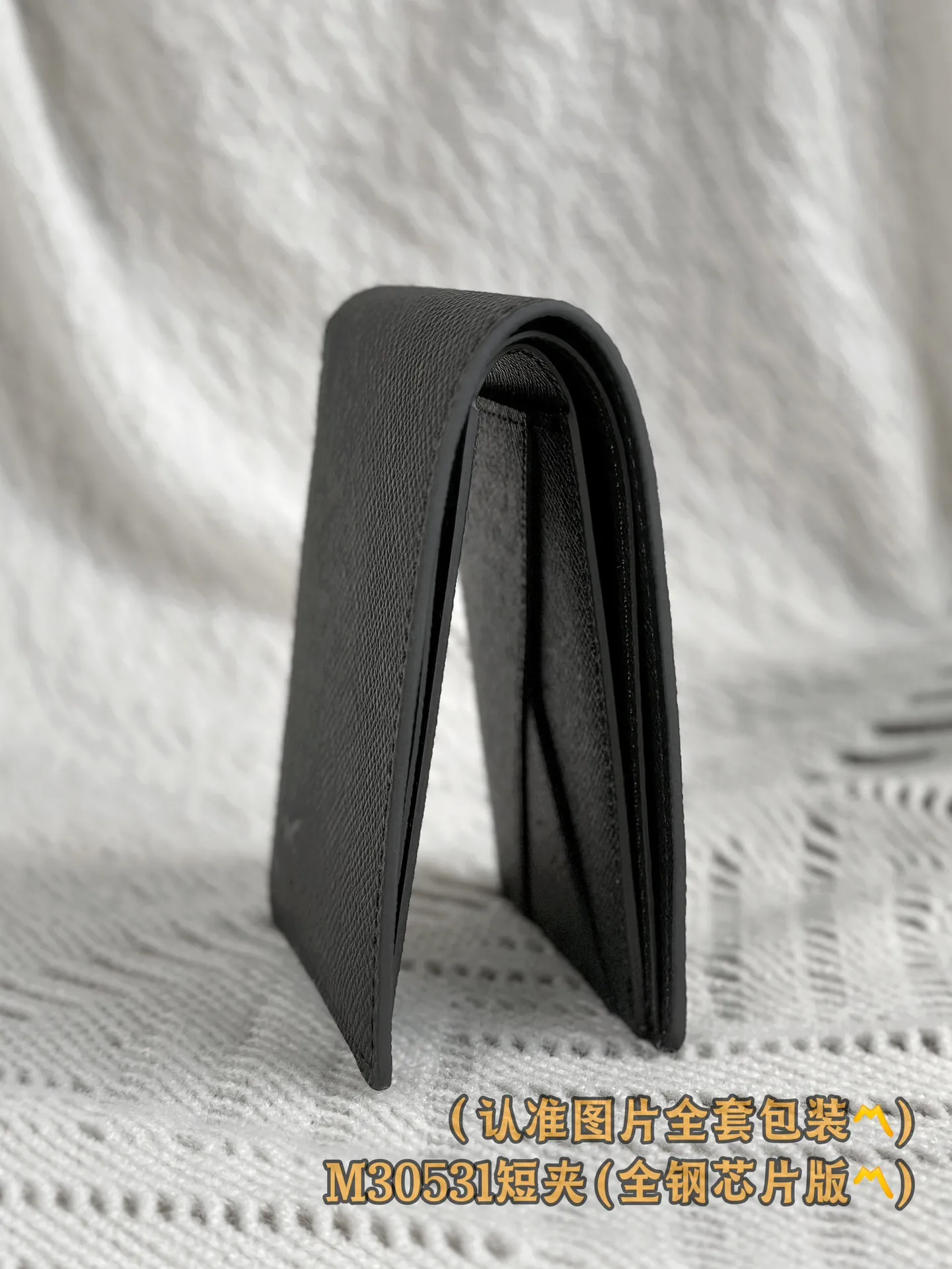 M30531 short clip! (〽️A grade all steel〽️) personalized customized version! Multiple wallet, Louis Vuitton's Multiple wallet is small and compact in design, but enough to hold credit cards, banknotes, documents, etc. This wallet comes from Louis Vuitton’s earliest men’s collection, the Taïga leather collection.  11.5 x 9 x 1.5 cm (length x height x width) Premium 230
