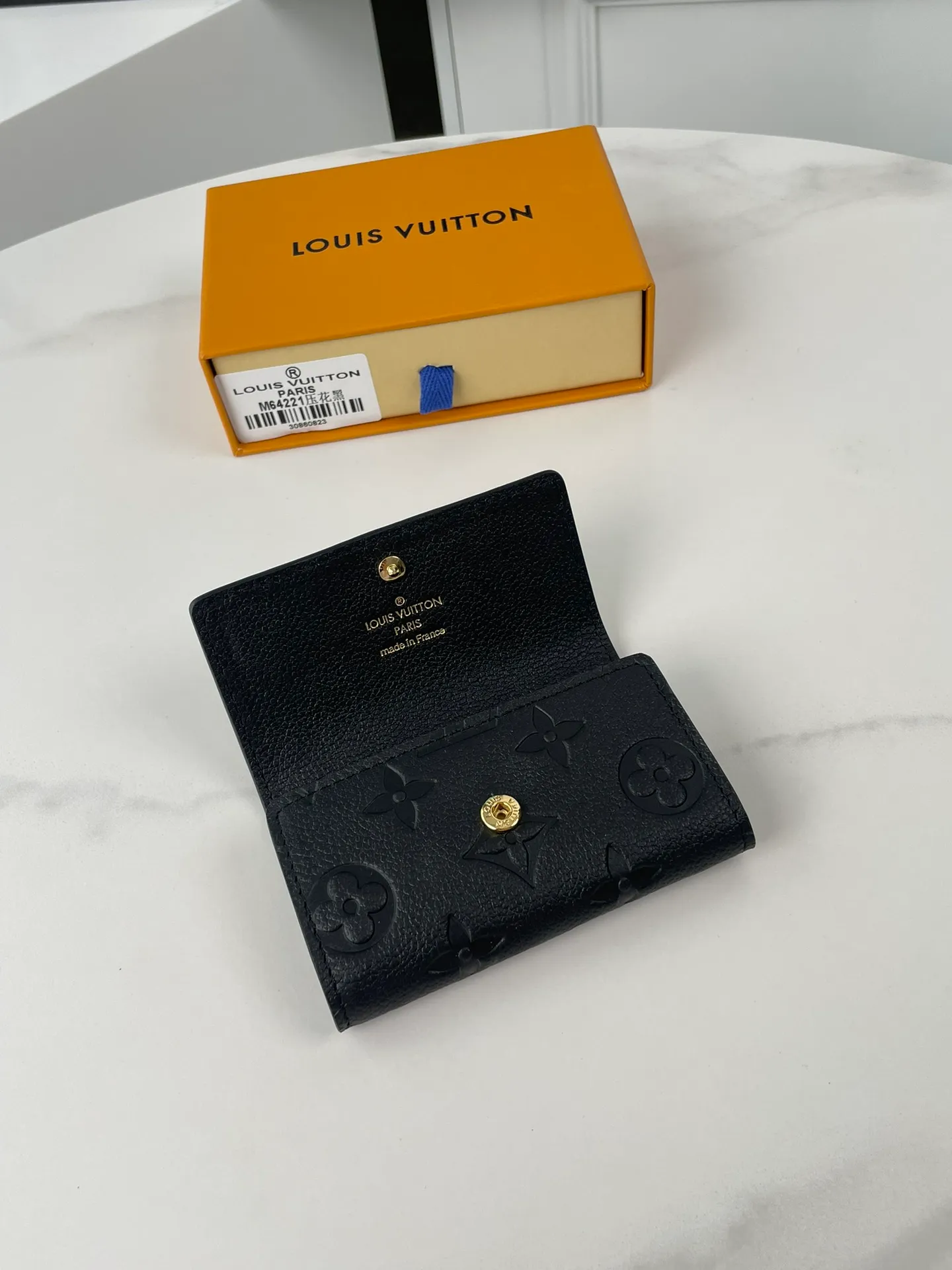 P340🇫🇷Overseas original single M64421 black exclusive real shot! A small and exquisitely designed key bag with six locks that can hold six keys. Made of full leather, it can be paired with a handbag or briefcase, making it both practical and beautiful. Size: 10×7×2cm