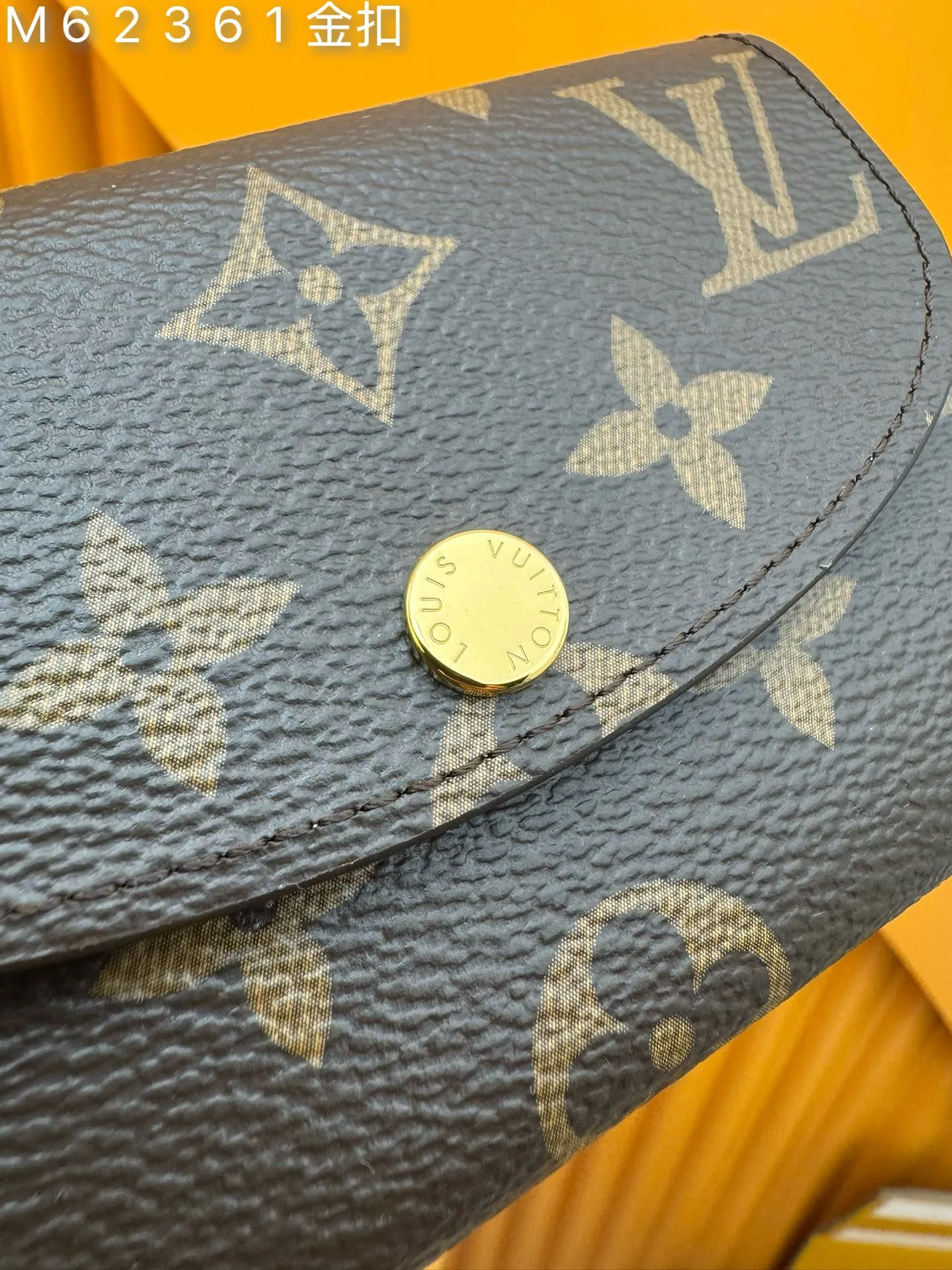M62361 Gold Buckle "Special Duty Free" ♻️ [Official special edition·First-class material·All-steel hardware·French chip·Full set of packaging] Small and exquisite but extremely practical, this colorful envelope-style coin purse is the perfect companion for modern women in urban life. It is compact and can be easily carried in a bag or even a pocket. 11X8x2.5cm 💰440