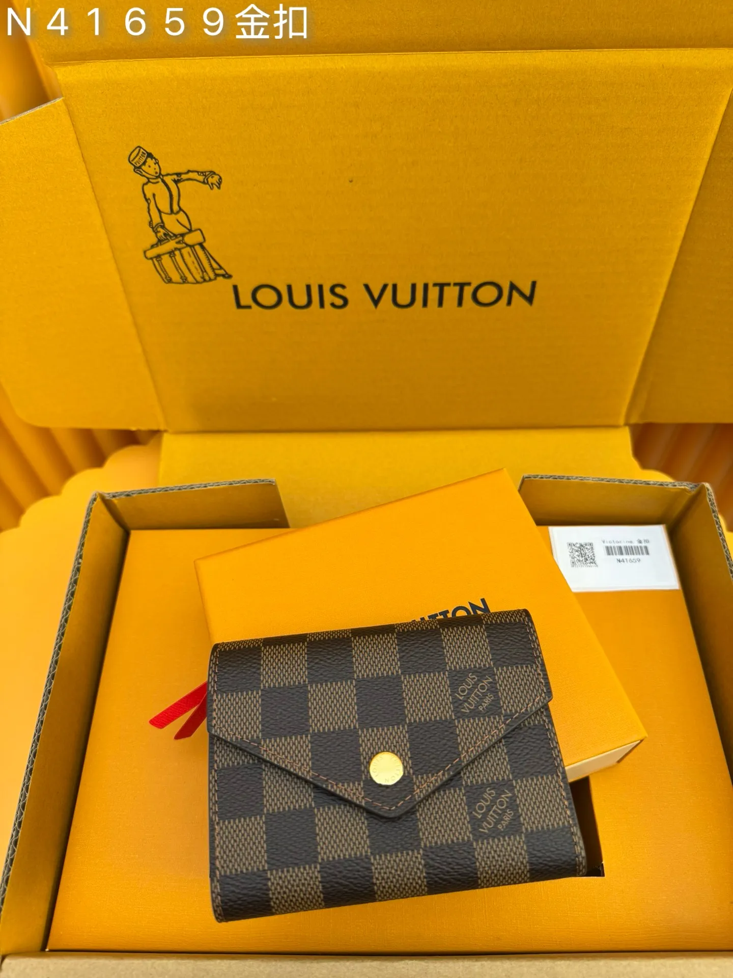 N41659 Gold Buckle "Special Duty Free" ♻️ [Official special edition·First-class material·All-steel hardware·French chip·Full set of packaging] This Victorine wallet is made of Damier Ebene coated canvas, with a delicate envelope-style opening function design, which can accommodate banknotes and cards, and is paired with a side zipper coin pocket. 12x9.5x2.5cm💰500