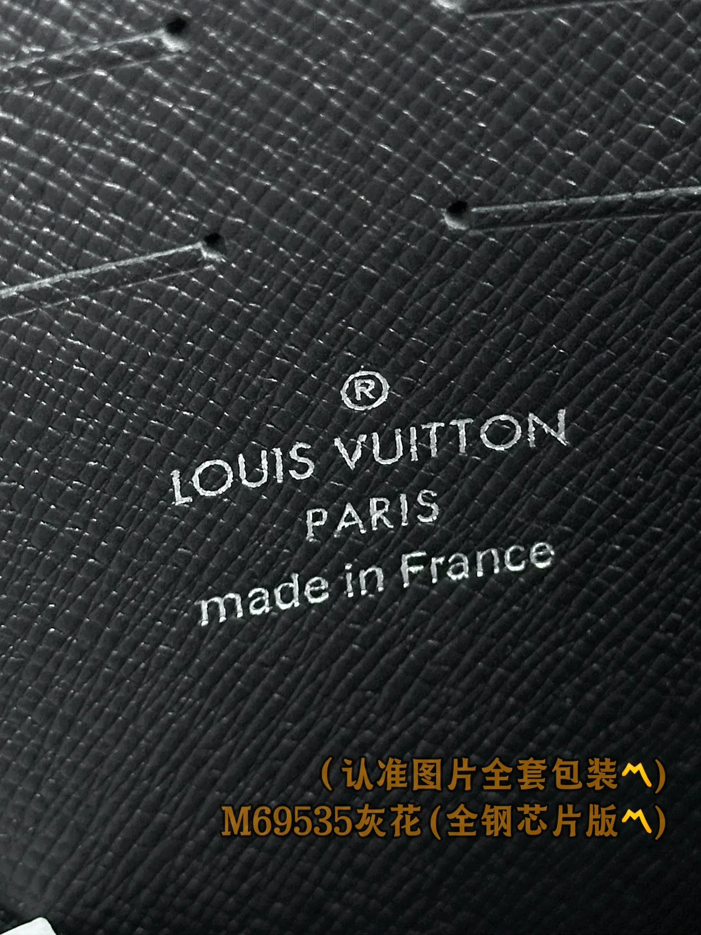 M69535 Gray flower! (〽️A grade all steel〽️) personalized customized version! Pochette Voyage MM, this Pochette Voyage MM is made of dark Monogram Eclipse coated canvas and light Monogram Eclipse Reverse coated canvas, showing bright colors. Black cowhide trim and silver zippers subtly lend a sporty style to this versatile storage bag, which can be carried by hand or stored in a larger handbag when traveling.  27 x 21 x 6 cm (length x height x width). Special grade 430