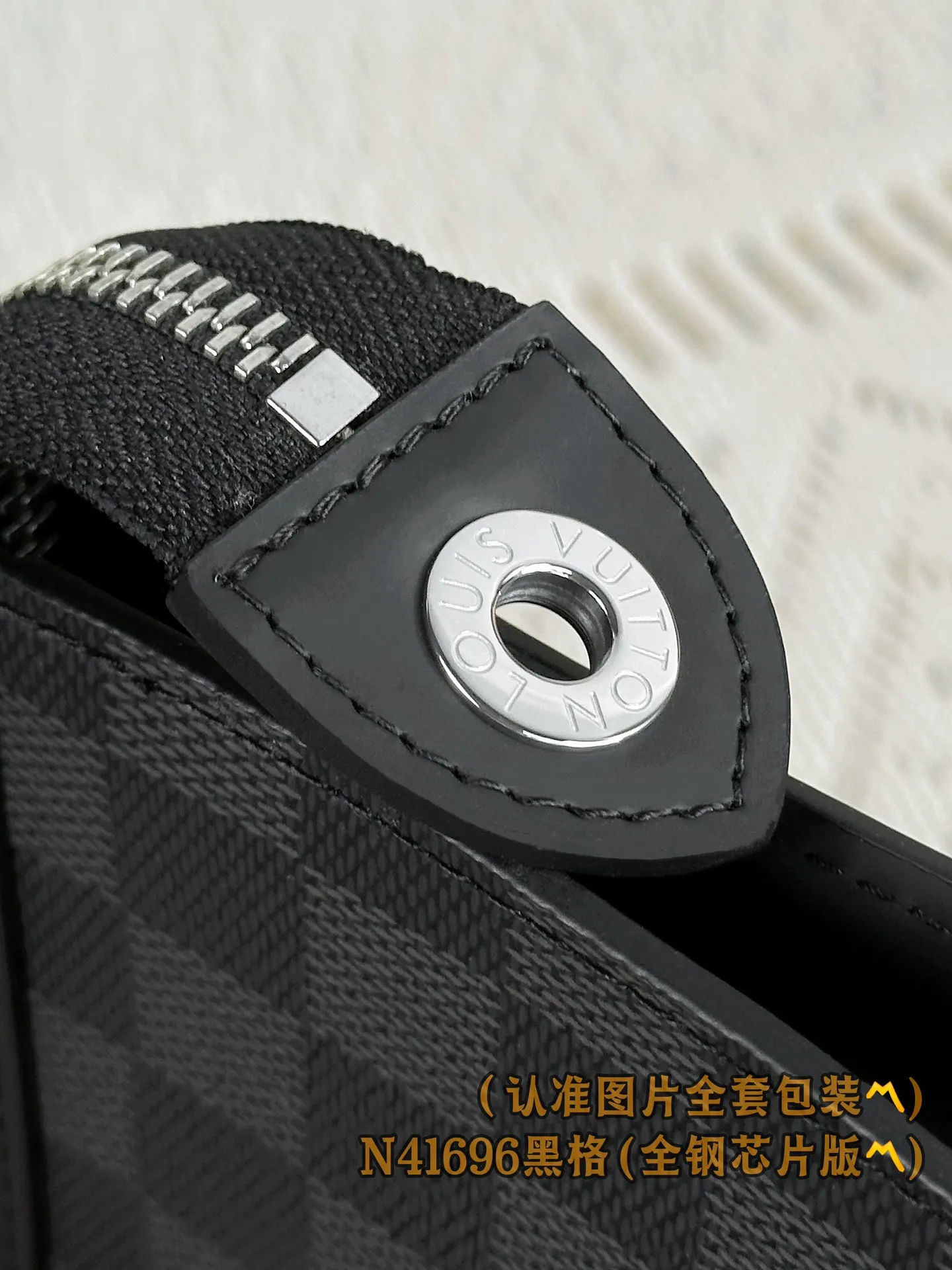 N41696 Haig! (〽️A grade all steel〽️) personalized customized version! Pochette Voyage MM, compact, versatile and fashionable, this Pochette Voyage MM is made of Damier Graphite coated canvas. It can be stored in a handbag as a small travel bag, or can be held in hand to create a fashionable look. The interior is spacious and features an accordion pleat design for easy access to items.  27 x 21 x 6 cm (length x height x width). Special grade 430